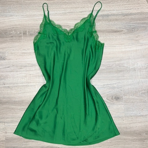 Victoria’s Secret‎ satin green slip NWT